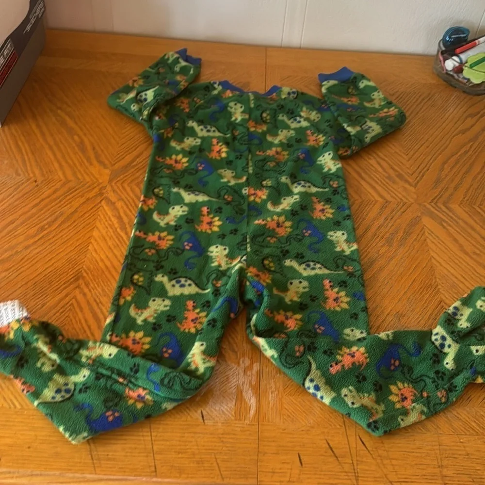 Preowned one piece pajamas - Picture 7 of 8